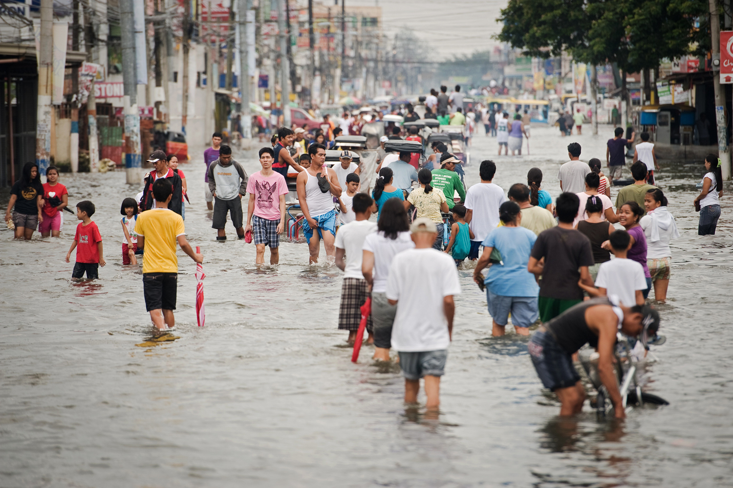 After Typhoon Kalmaegi, Cebu Faces Rising Death Toll and Intensifying Disease Threats